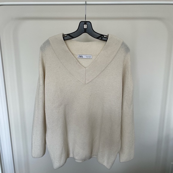 Zara Knit V-Neck Sweater and Joggers Matching Set - Picture 3 of 5